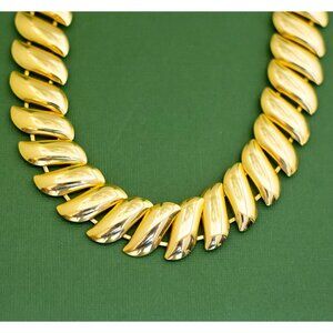 18 inch, Vintage Gold Tone Wavy Links Elegant Necklace - K43